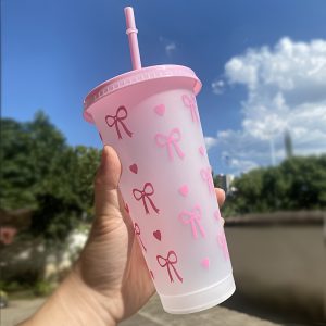 Butterfly Print Cup with Detachable Lid and Straw—PP Material Solid-color Portable Beverage Container, Suitable for Parties, Commuting, Office, and Camping Scenes, Available in Multiple Colors: Pink, Blue